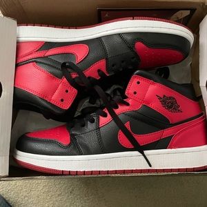 Air Jordan 1 Mid Banned